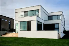 Einfamilienhaus kubistisch mit weißem Putz