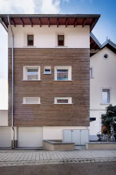 Frontale Ansicht von der Strasse aus