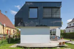 Hausanbau mit Fassadenelementen aus Glas