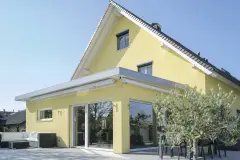 sto_einfamilienhaus_gelbe_fassade_fassadendaemmung_energieeffizient_sto_l1000768